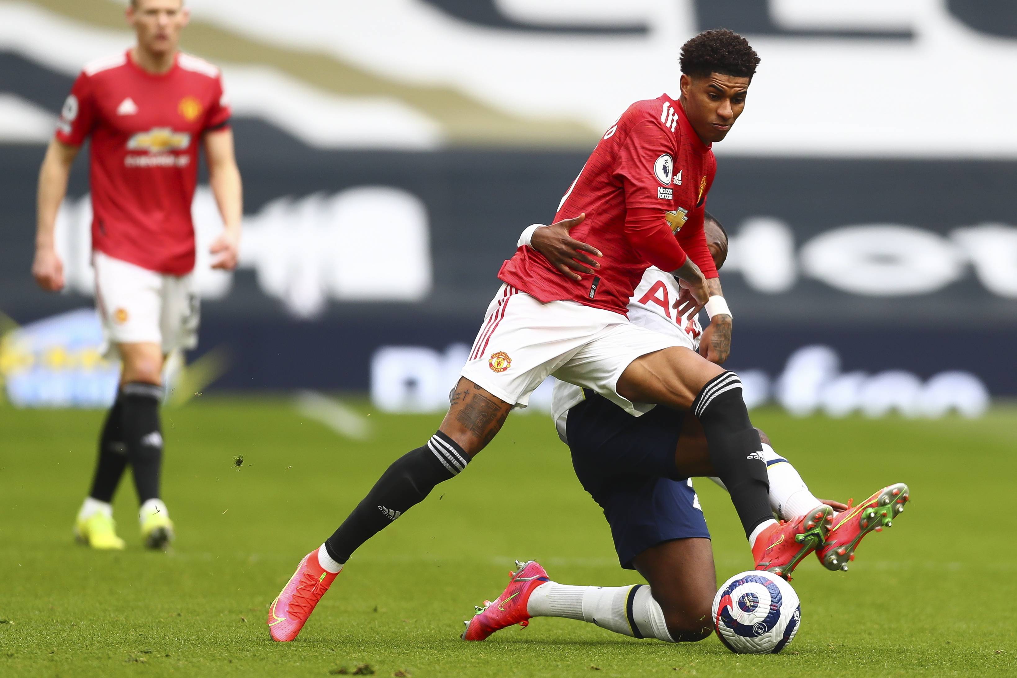 禁区前的远 禁区前的远